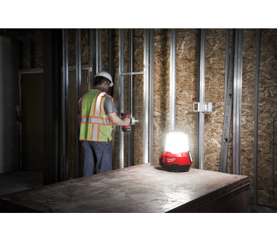 Аккумуляторный фонарь для стройплощадки Milwaukee M18 TAL-0 4933464134