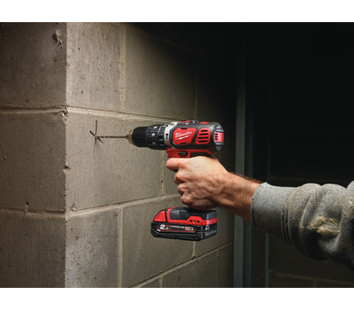 Ударная дрель-шуруповерт Milwaukee M18 BPD-202C 4933443515