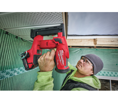 Аккумуляторный зауженный степлер Milwaukee M18 FNCS18GS-0X FUEL 4933471942
