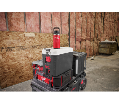 Термос красный Milwaukee PACKOUT CHUG LID 710 мл 4932493465